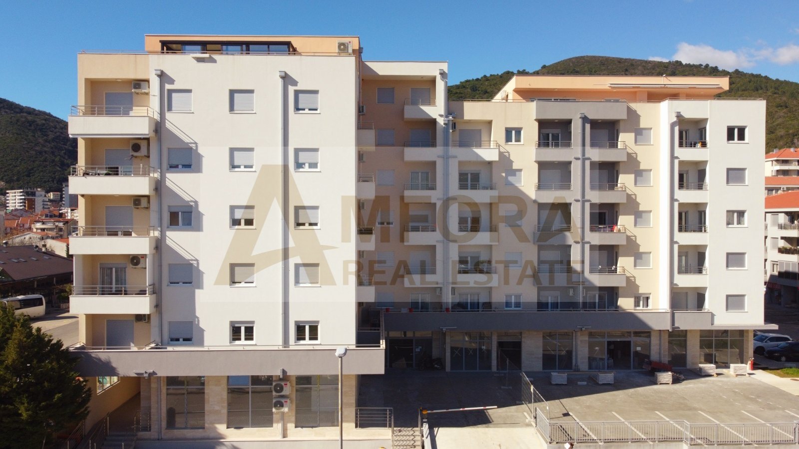 Na prodaju nova garsonjera  27m2 sa pogledom na more u Budvi - Amfora Real Estate
